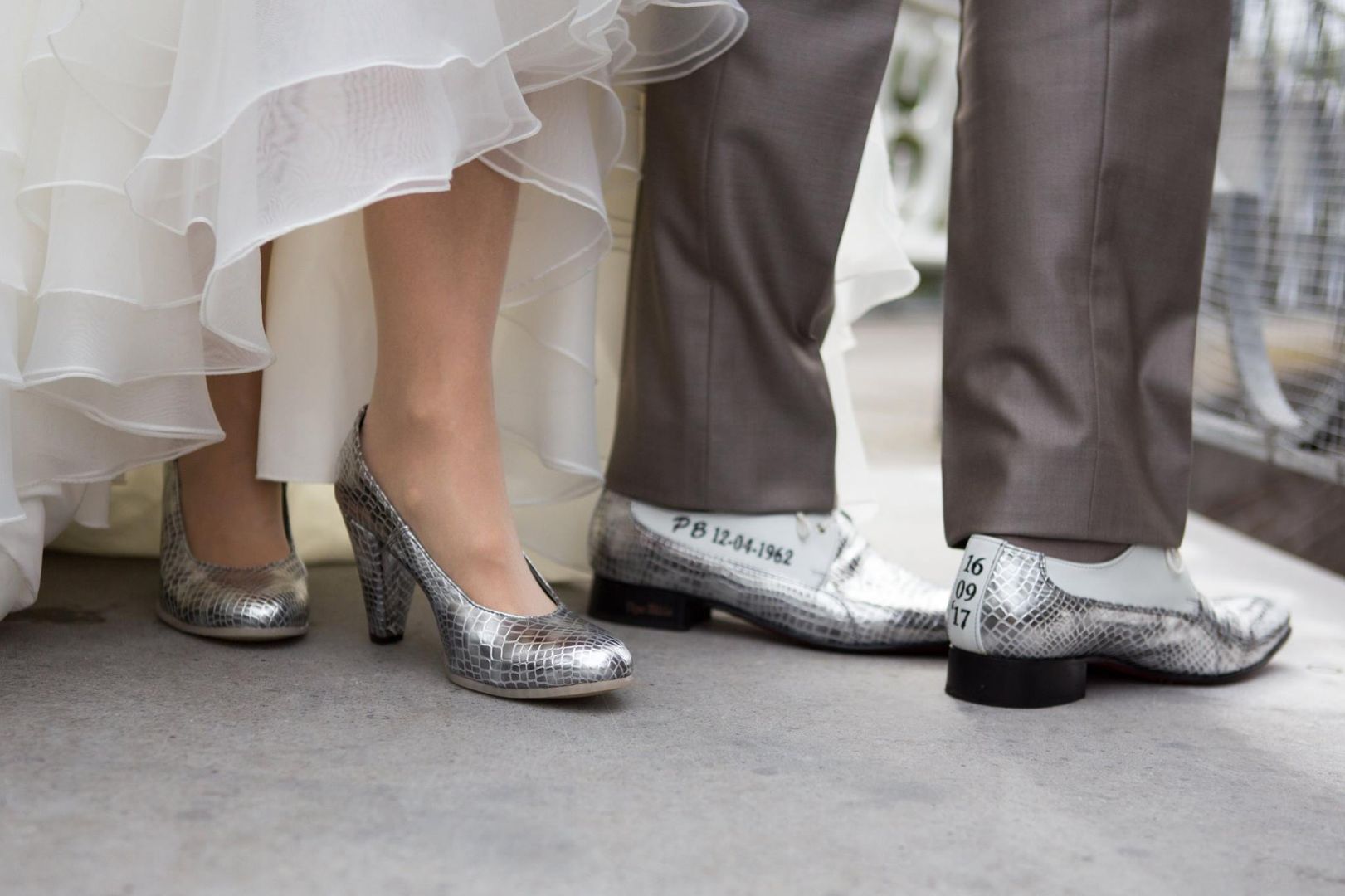 Shoelia matchende heren en damesschoenen Pepe Milan met borduren trouwdatum op schoenen 