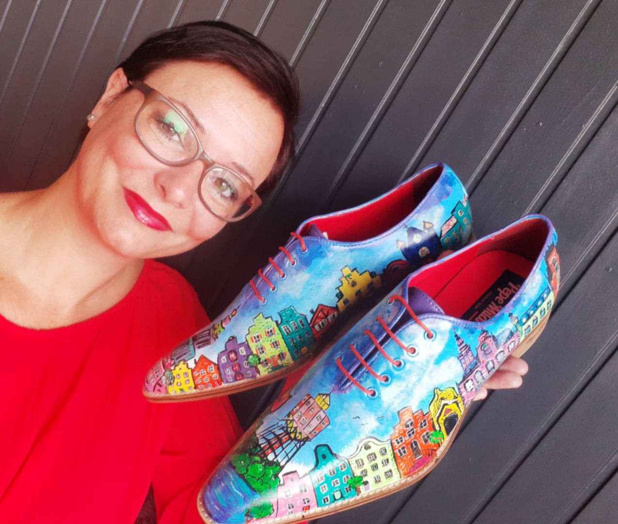 Leona beschilderde schoenen met uw eigen idee of ontwerp