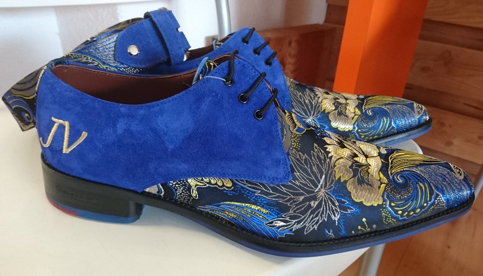 Shoelia Asiatico schoenen met initialen zelf samenstellen schoenen blauw suede met Asiatico goud print