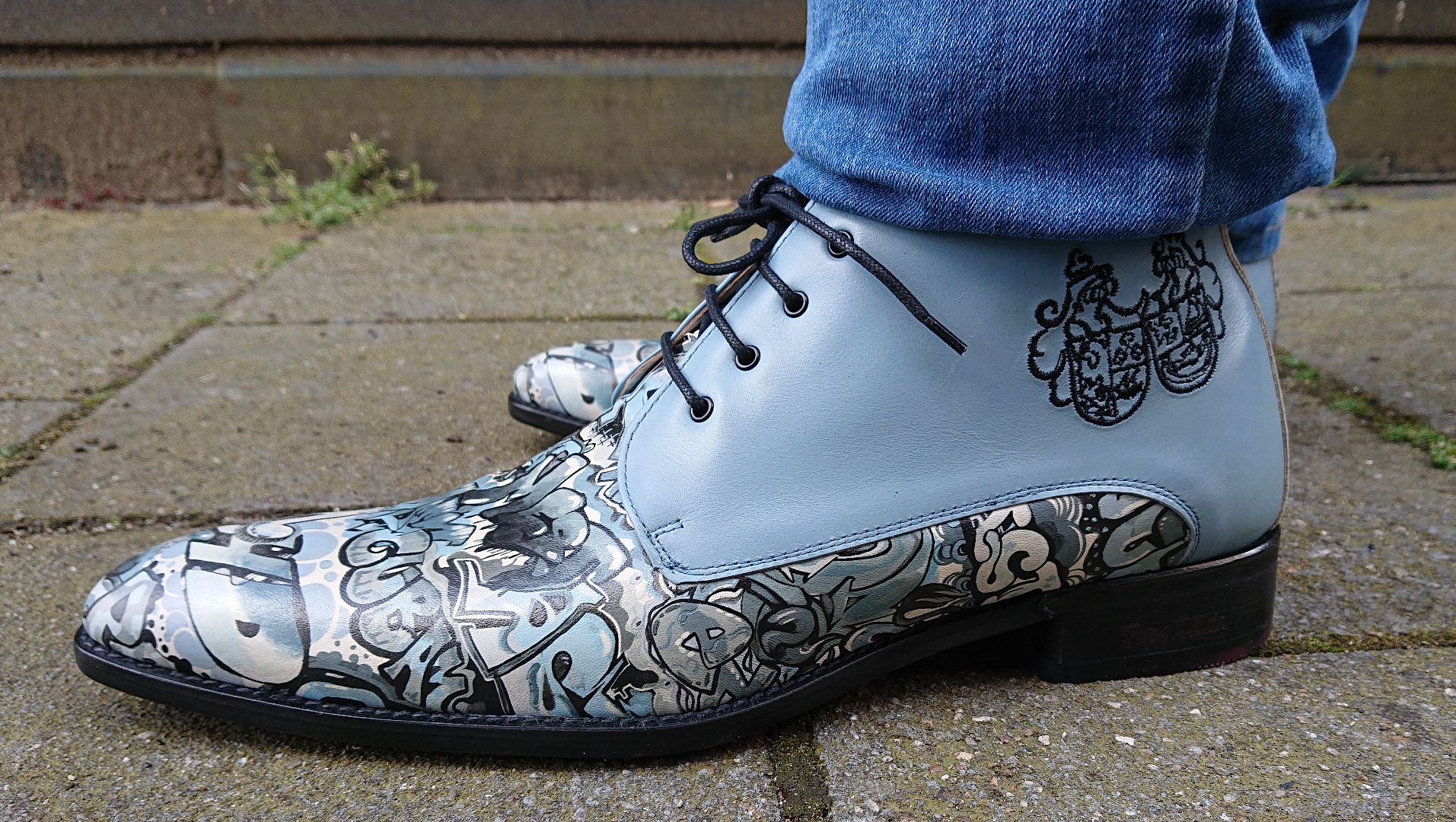 Graffiti boots met geborduurd familiewapen