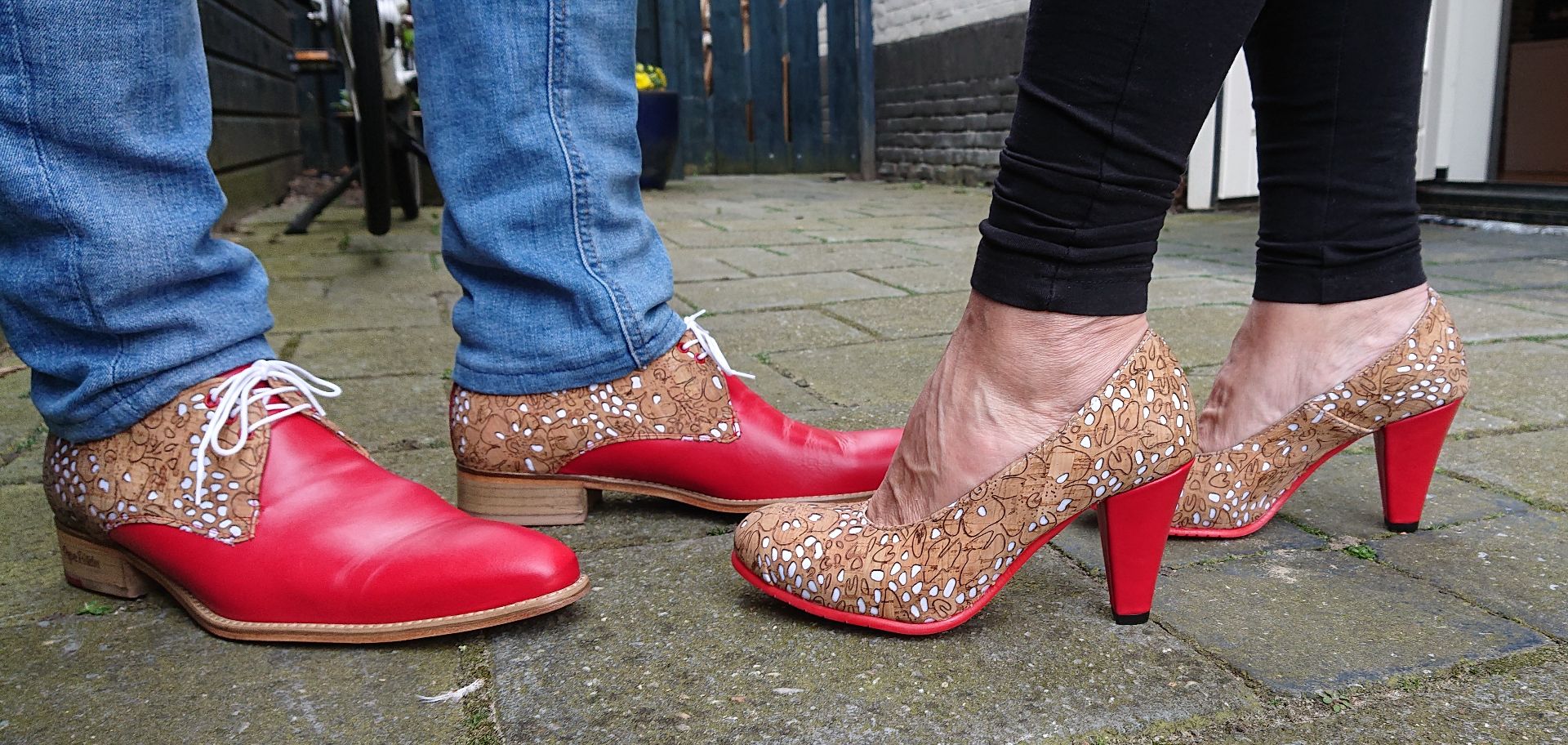 Shoelia kurk wit schoenen met rood leer matchende set zelf samenstellen trouwschoenen