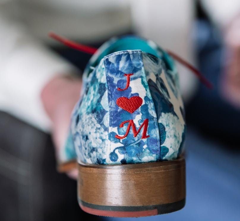 Shoelia matchende trouwschoenen met blauwe bloemen personaliseren schoenen Pepe Milan schoenen Veeendaal Garden Delight